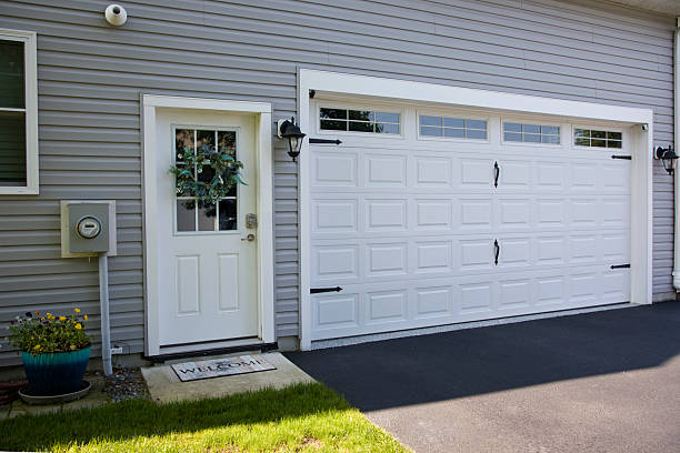 24/7 Emergency Garage Door Panel Replacement experts in Centreville, MS
